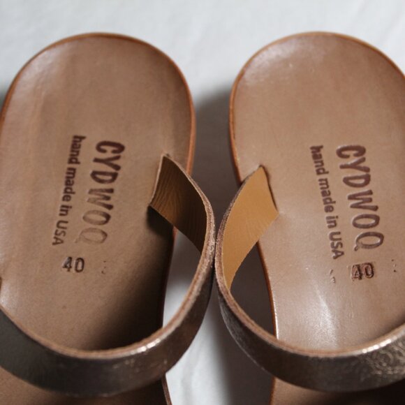 NWB CYDWOQ Cydney Mandel Cupertino Bronze Kitten Heel Sandals 40 - Picture 4 of 6